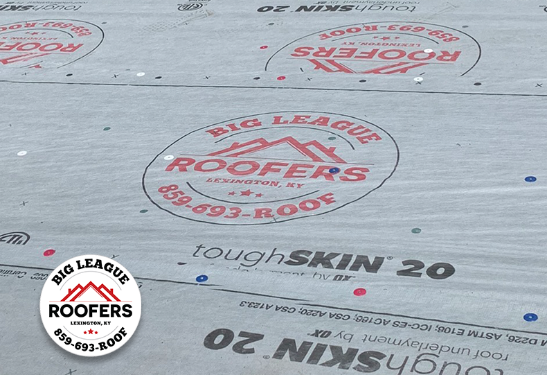 BigLeagueRoofs's tweet image. A roof that lasts for decades starts with a high-quality underlayment. Our roofing underlayment product is engineered to work better than traditional felt underlayment. #toughskin #extremeprotection #waterproof