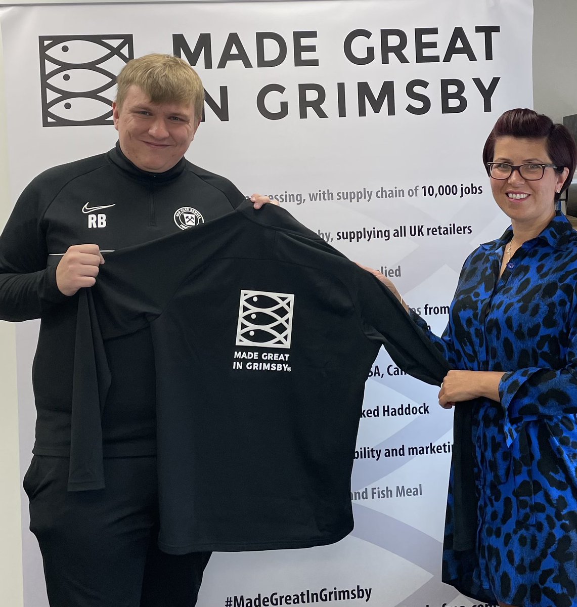 #MadeGreatInGrimsby Jo @grimsbyfishnear presents @OldCleeSewell manager, Ryan Barber, with their sponsored #football #training tops by @Nike - #greatcause #winners #inittowinit #charityfundraiser #erstwhile