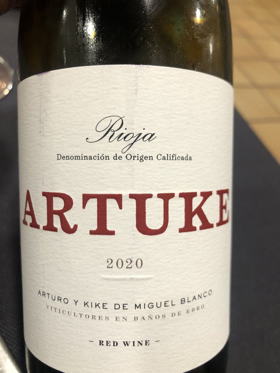 Cena en el chuchu (Turon-Mieres), que demuestra que donde menos te lo esperas , zas , te dejan a cuadros .Muy bien. Escabeche de navaja con toque de naranja , paté de campaña higos y hojaldre casero,  salpicón de bonito y pixin, steak tartar, bonito en rollo y milhojas