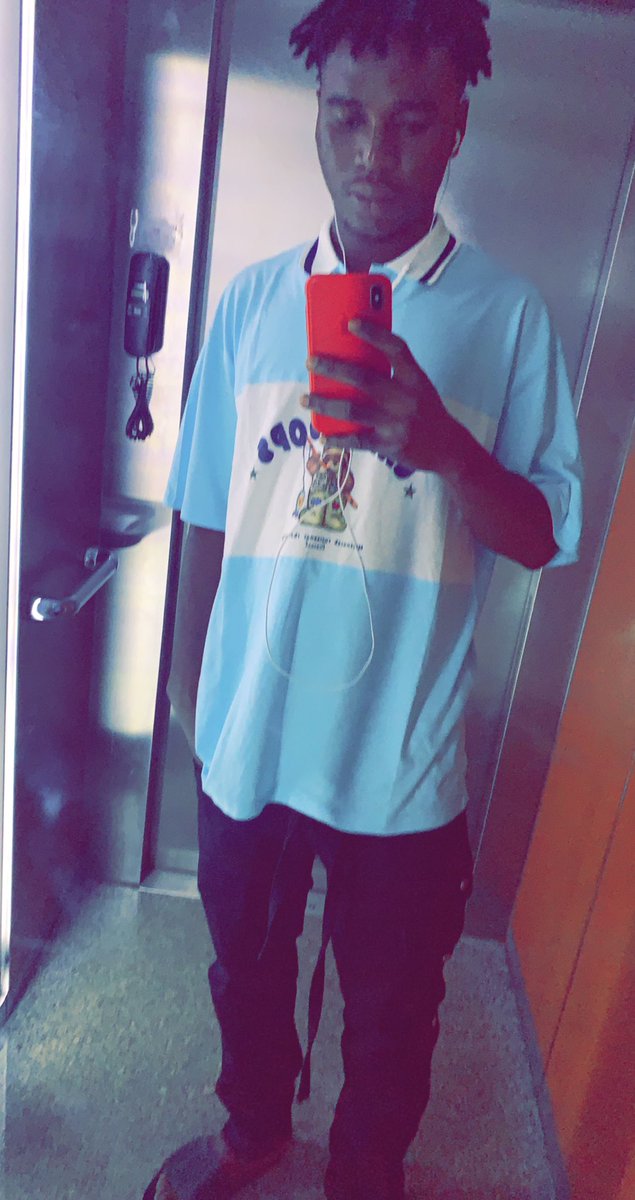 Thebig4L20's tweet photo. How many of you guys saw me in #dAvido #shoppingspreevideo ๐ฟ https://t.co/ae6lHI3xWY