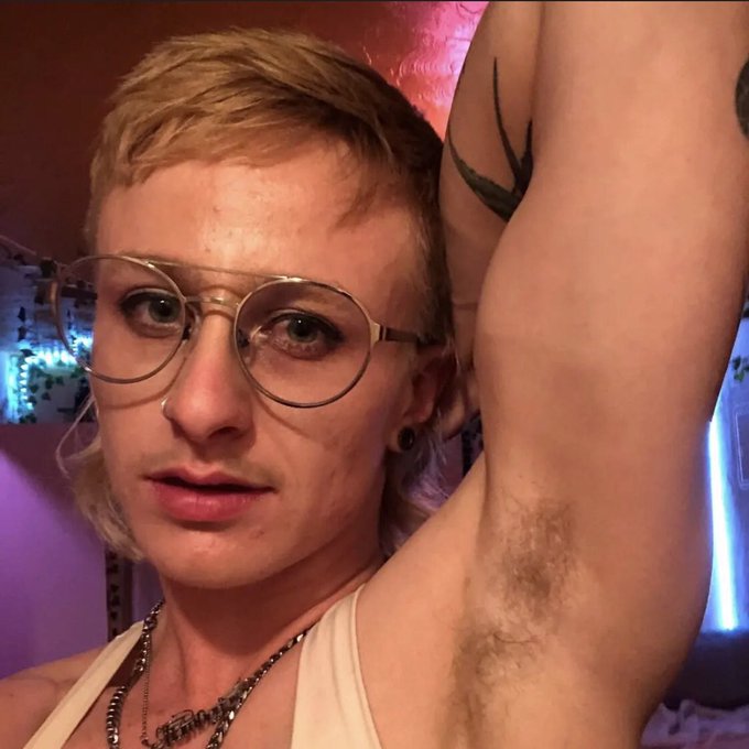 POV yr a potential grindr hook up and i’m trying to seduce u https://t.co/hgnKqKToGI