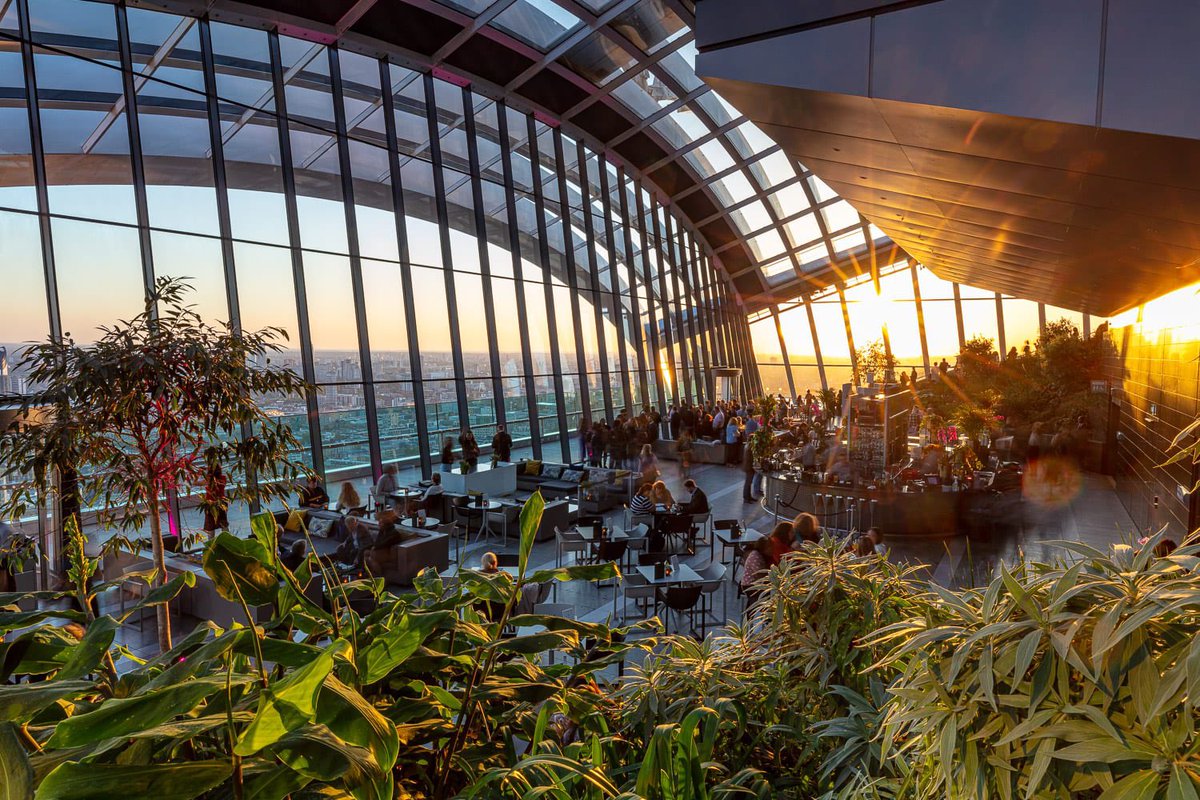 #HeliumBirthday -> best Hotspot setup? No better setup than in London’s highest public garden - Sky Garden. Sky’s not the limit with #ThePeoplesNetwork 🎈