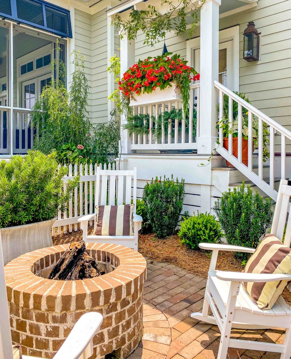 Did you know that patio means "court open to the sky" in Spanish? Our friends from the @TheRedRickshaw have outdone themselves with this charming patio design. 

#RiverDunes #TheRedRickshaw