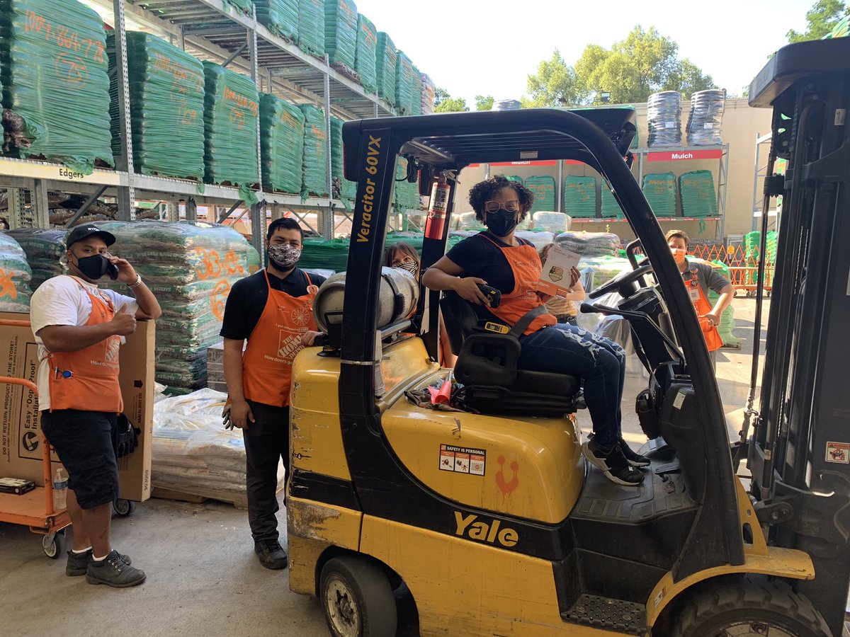 Sierra our deliveries DH being recognized with her Gold! You are amazing!!! <a href="/SierraStinson6/">Sierra Stinson</a> <a href="/dshines64/">Donna Hines</a> <a href="/Montaque_S/">Montaque</a> <a href="/Tanya_T_2721/">Tanya Carvalho</a> <a href="/CCallender07/">Chris Callender</a> <a href="/rgails/">Ryan Gailey</a>