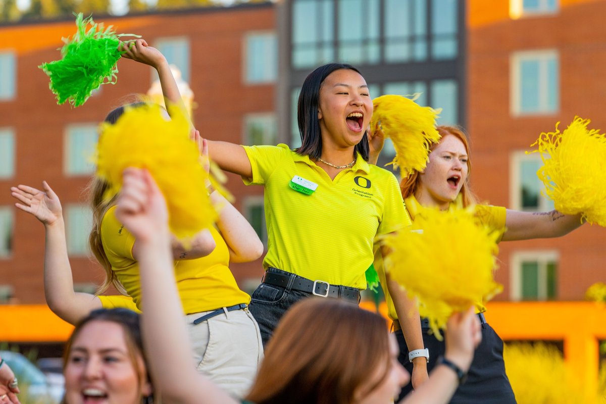 uoregon's tweet photo. Join the flock! Apply now to become a part of the next class of active, brilliant, determined Ducks. Come ready to innovate, start something and expand your horizons. 🦆💚💛 #OregonBound 
https://t.co/Qm9HqZVrzR https://t.co/n5rPv54YsV