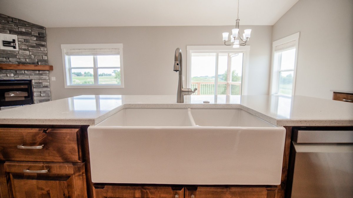 MarkHughesCons1's tweet photo. Custom ranch home at Lake Ohana in Glenwood, IA. Tons of natural light, beautiful wood tones, and a view of the Loess Hills! @HughesMhughes21 https://t.co/mguQmSbgOR