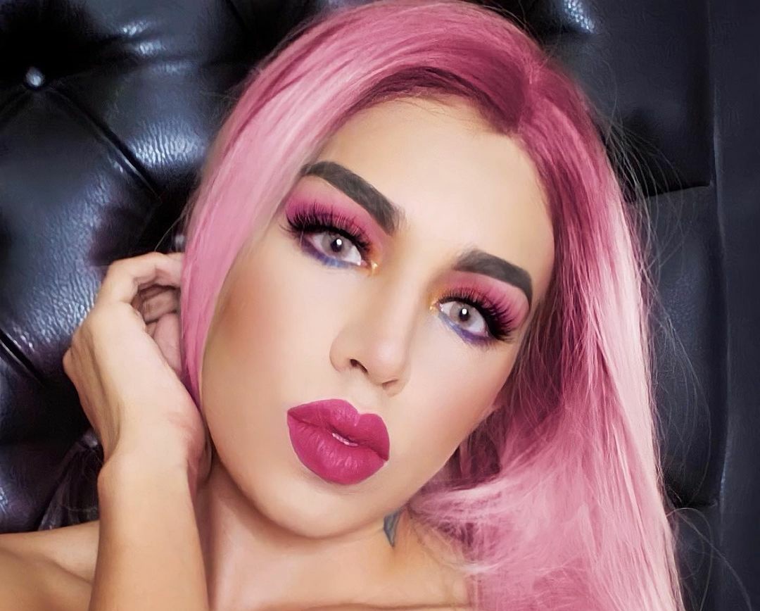 HiveFiveMx's tweet photo. Con esta increíble foto de Michaeel Boons les queremos desear una excelente semana 💕

¿Qué opinan de este look en rosa? 🤩

#influencers #creadoresdecontenido #michaeelboons #nuevolook #pride #LGBT #beauty #pink #rosa #FelizLunes #agosto https://t.co/NByuJIl8QE