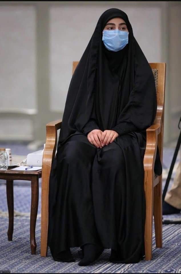 sdooq_s's tweet photo. اذا صدق قطر تمنح بنت المجرم 
 المقبور قاسم سليماني  دكتوراه فخريه
معناها الخونه باقي ما طابوا والرمه رمه https://t.co/gnPsSmGi8n