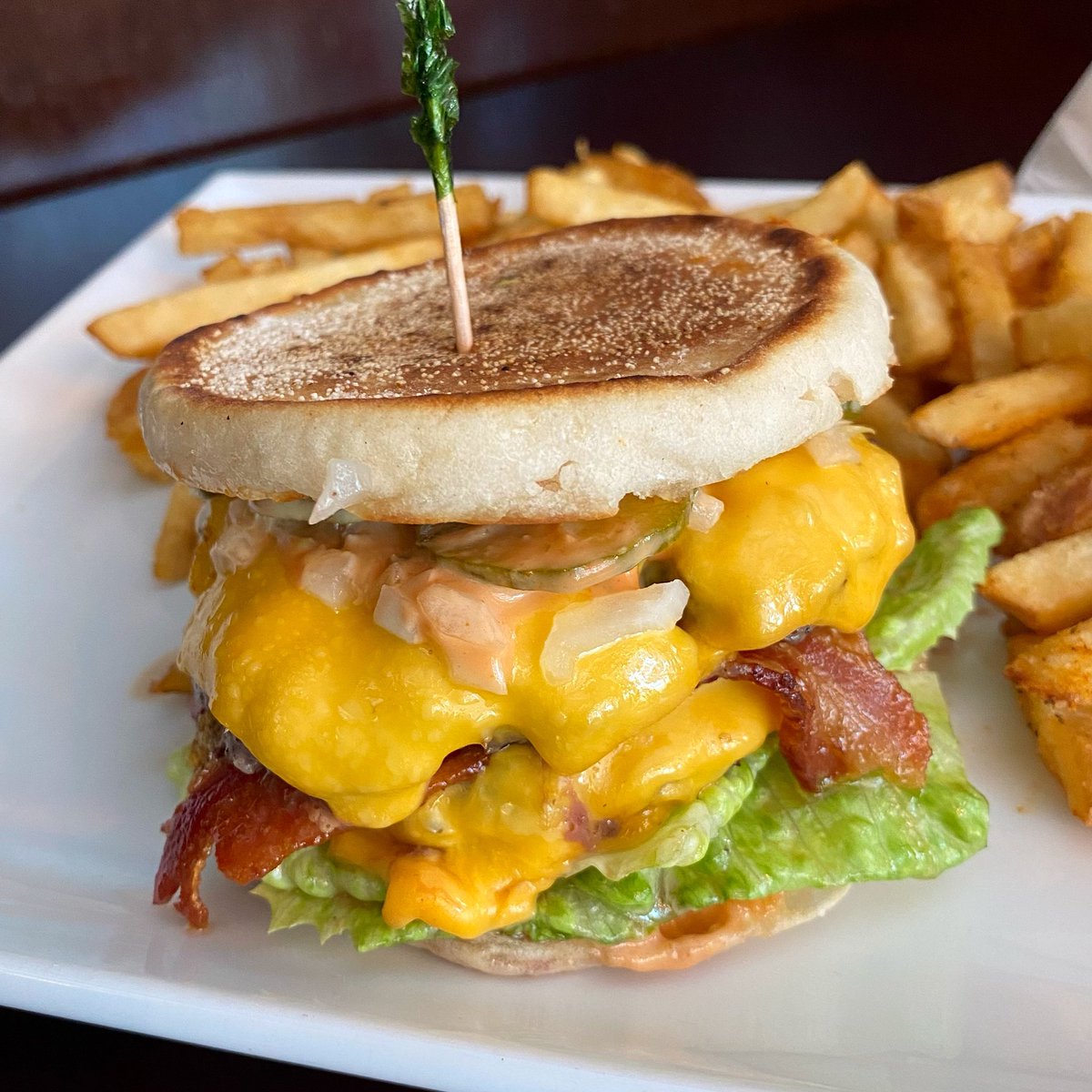 EngineCo28's tweet image. Mondays are better with our wagyu double patty and cheese burger on and English muffin 🔥🍔  #burgers #dtla #enginecono28