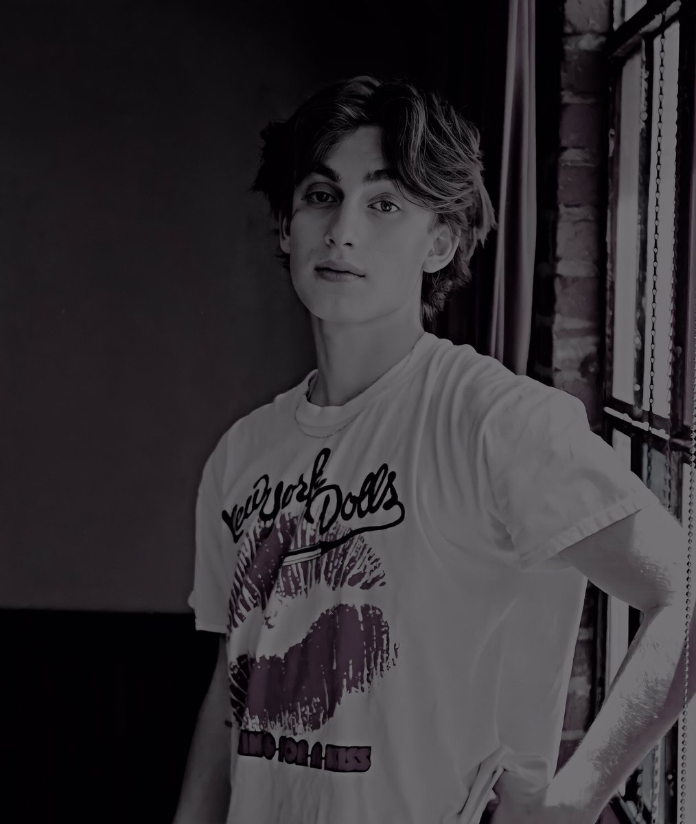mlvsjvo's tweet photo. im currently feeling sick but I’ll try to be more active promise! look at my bae 🥺😩💖❤️‍🩹 #JohnnyOrlando @johnnyorlando https://t.co/o0nfK3WSWp