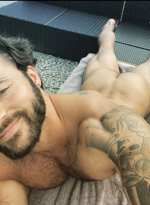 Just posted the front view 😏https://t.co/rzaiC9BSdq https://t.co/pRo1GnJruw