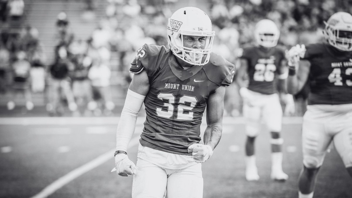 MountUnionFB's tweet photo. Countdown to kickoff:
32 days.

#ChampionTheStandard https://t.co/v6owheV3Xy