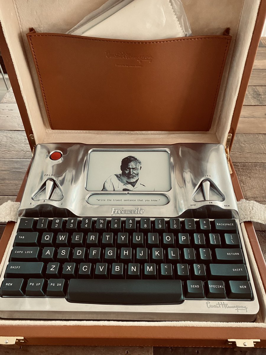 MichaelCameron1's tweet image. It arrived last week and all I can do is stare at it, it’s so beautiful … I’m sure I will write on it, just as soon as I stop staring ! @Astrohaus #hemingwrite
