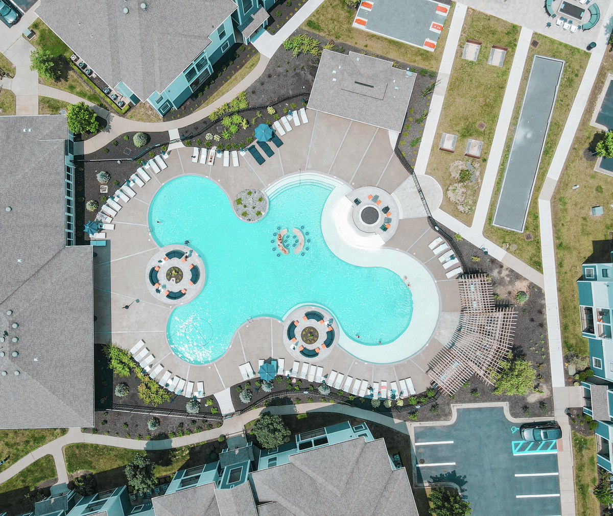 DomainTC's tweet image. #DomainTC has the largest pool in Morgantown, you don’t want to miss out! 🚨😍 Apply @ Domain TODAY! $125 off rent special expires TOMORROW, August 3rd. ❌