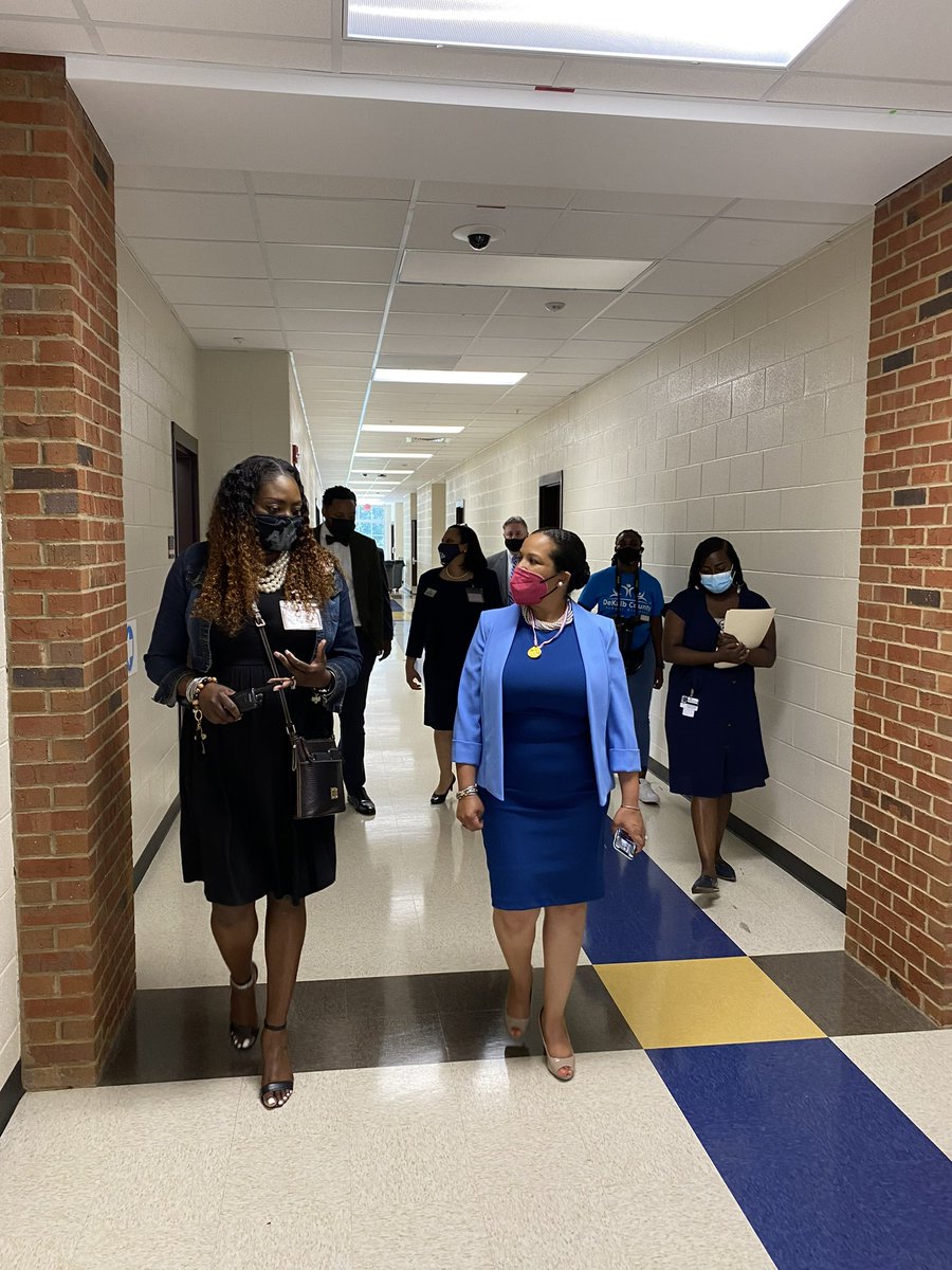 DeKalbSchools's tweet photo. An exciting first day back at the NEW Smoke Rise Elementary School! #DCSDBack2School #DCSDFirstDay https://t.co/9G4NmydzCh