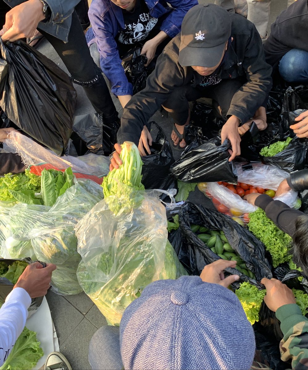 PasargratisBdg's tweet photo. Pendistribusian pangan kawan-kawan petani Lembang, bila kalian di daerah sini bisa langsung ke Alun Alun Lembang. Yuhuuuu 🏄🏻‍♂️🏄🏻‍♂️🏄🏻‍♂️ https://t.co/5eSGuEmy15