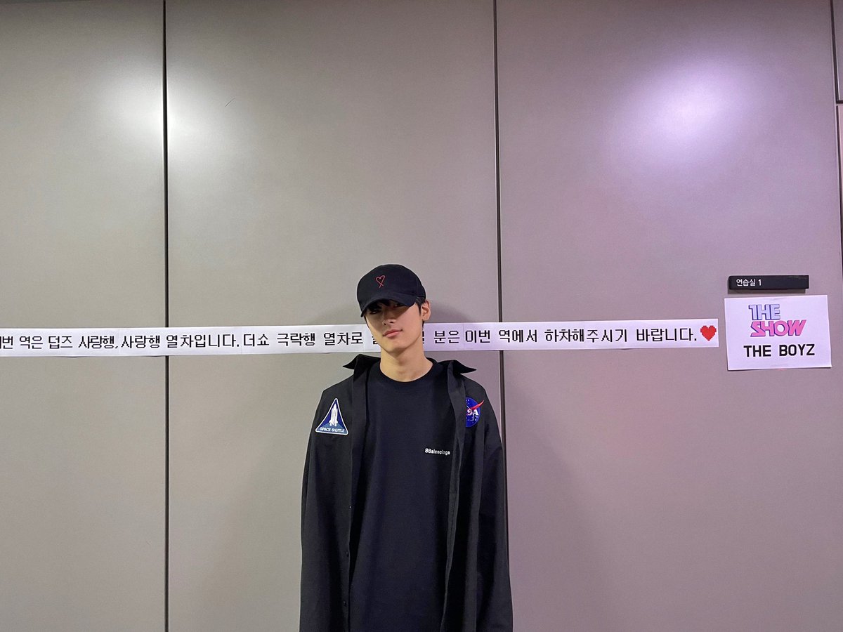 leejuyeoon's tweet photo. I've returned to this place for the first time in what feels like an eternity. The Show has provided me with a wealth of memorable experiences, which I will never forget and it felt good to be back even as performers. 😞 Anyways, do look forward to our performance later! https://t.co/REAb0yTeaZ