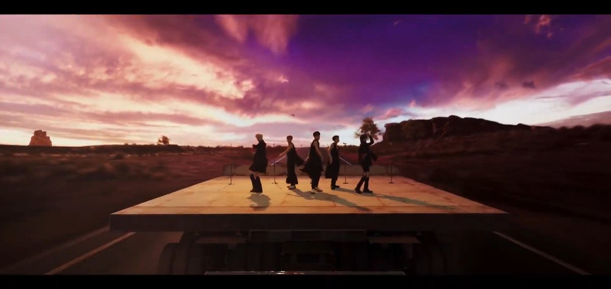 acire_jjk's tweet photo. Y'all txt really have a unique concept!!

#LOSER_LOVER #MVOutNow #TOMORROW_X_TOGETHER https://t.co/GFYQs6PwcP