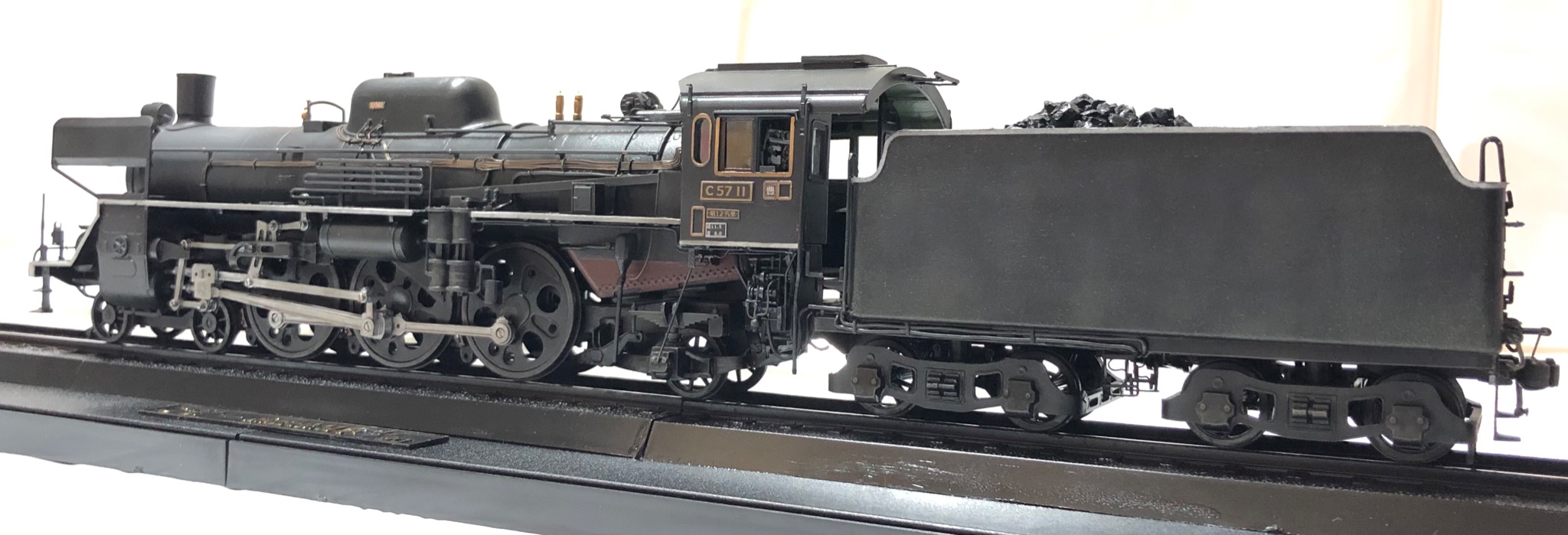 C57型蒸気機関車（オオタキ1/50プラモデル） その1 開封 - YouTube