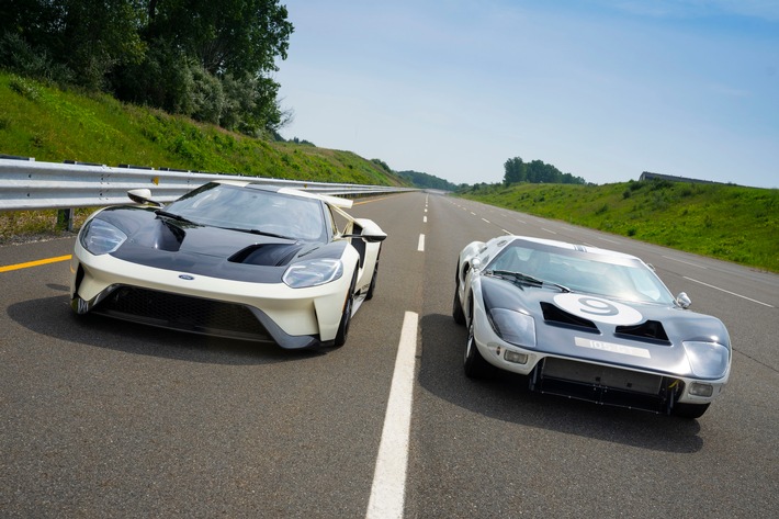 Limitierte Ford GT Heritage Edition huldigt den Prototypen von 1964 dlvr.it/S5nsQ2