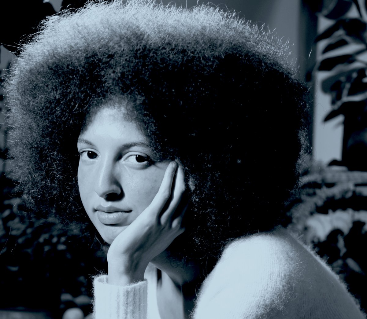 Welcoming Nala Sinephro to Warp. A composer, producer and musician fusing meditative sounds, jazz sensibilities, folk and field recordings, rooted in the study of frequency and geometry 

→ nalasinephro.com