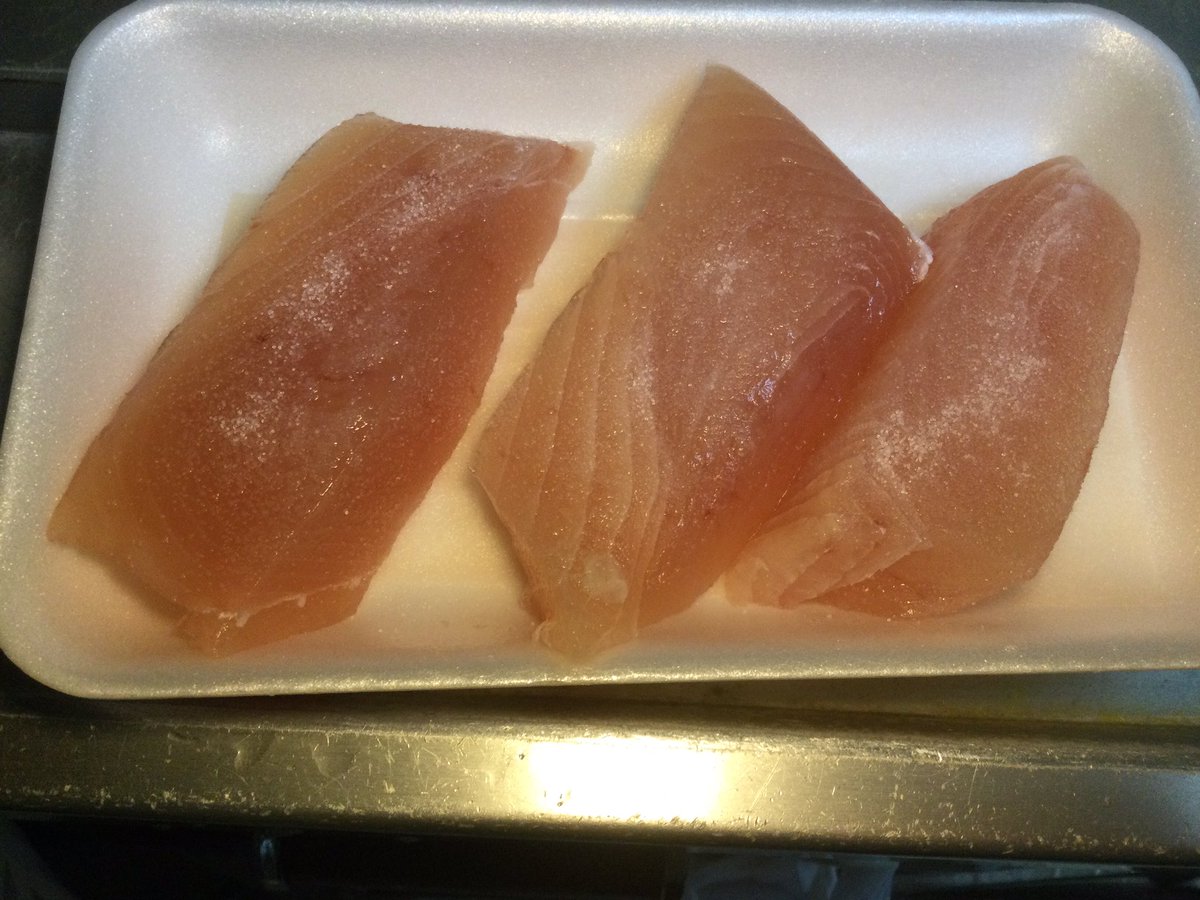 Tonpyo على تويتر スーパーで マンダイ という魚の切り身が綺麗だったのとお値打ちだったので 初めて買って来たよ とりあえず塩して水気を切ってから クミンとカルダモンと胡椒振ってワインでマリネしとくよ 多分明日スパイスカレーの具になる予定だよ Tonpyo على تويتر スーパーで マンダイ という魚の切り身が綺麗だったのとお値打ちだったので 初めて買って来たよ とりあえず塩して水気を切ってから クミンとカルダモンと胡椒振ってワインでマリネしとくよ 多分明日スパイスカレーの具になる予定だよ