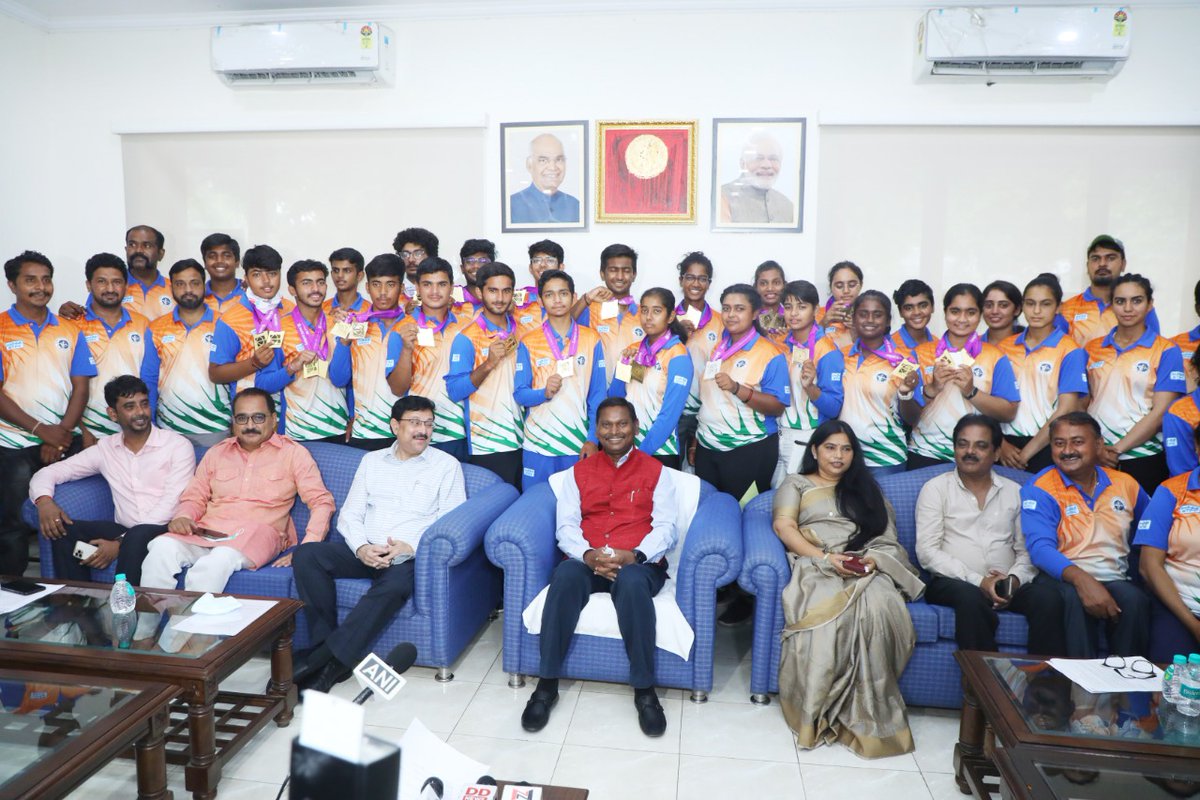 ntpclimited's tweet photo. #Junior Archery Contingent felicitated for exemplary performance in #YouthWorldArchery Championship.
#Cheer4India 
@archeryindia @ianuragthakur @KirenRijiju @PMOIndia @worldarchery @IndiaSports @ddsportschannel @power_pib @PIB_India @PIBHindi @MinOfPower https://t.co/FsnwBF7Vag