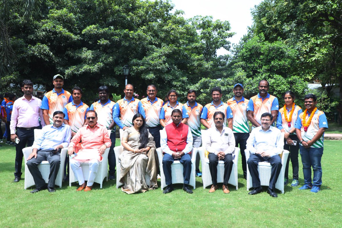 #Junior Archery Contingent felicitated for exemplary performance in #YouthWorldArchery Championship.
#Cheer4India 
<a href="/archeryindia/">Archery India</a> <a href="/ianuragthakur/">Anurag Thakur</a> <a href="/KirenRijiju/">Kiren Rijiju</a> <a href="/PMOIndia/">PMO India</a> <a href="/worldarchery/">World Archery</a> <a href="/IndiaSports/">Dept of Sports MYAS</a> <a href="/ddsportschannel/">Doordarshan Sports</a> <a href="/power_pib/">PIB_INDIA Power Ministry</a> <a href="/PIB_India/">PIB India</a> <a href="/PIBHindi/">पीआईबी हिंदी</a> <a href="/MinOfPower/">Ministry of Power</a>