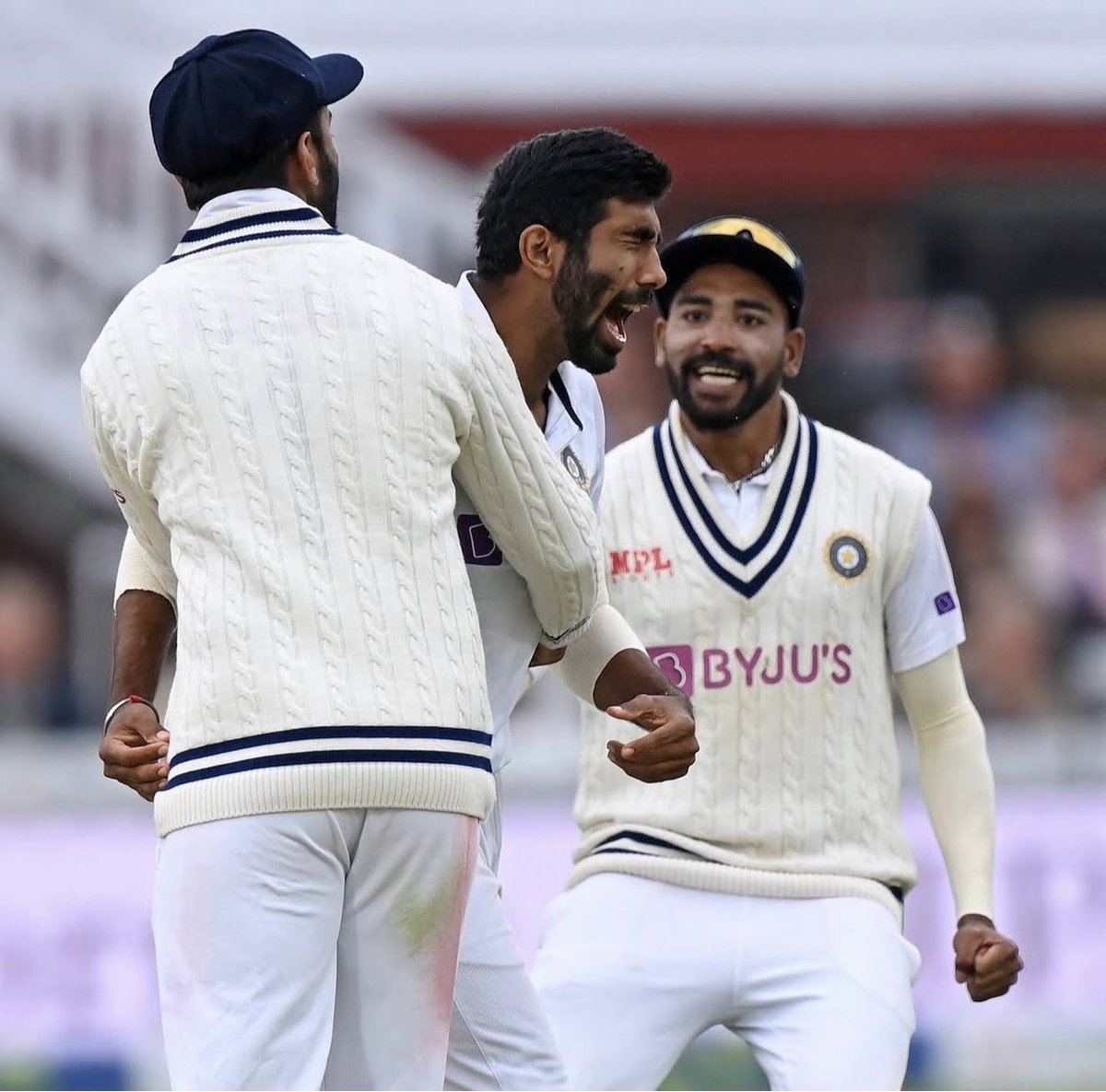 imAnshP's tweet photo. VK : WHAT HAPPENED WITH OUR BOWLERS IN SECOND INNINGS, BIT OF TENSION ON THE FIELD, REALLY MOTIVATED US TO FINISH THE GAME 🙌

KLR : IF YOU GO AFTER ONE OF OUR GUYZ, ALL 11 OF US WILL COME AT YOU 🔥
#ENGvsIND 
@imVkohli @klrahul11 @BCCI @HomeOfCricket @ICC https://t.co/I5gOtu3FUw