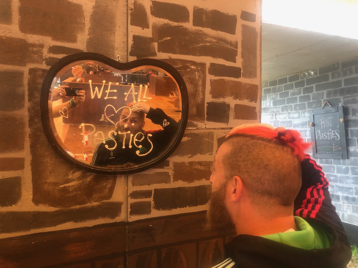 Chunk_of_Devon's tweet photo. An awesome time at @boardmasters in the Keg & Pasty(of course!!)
@JoeMarler of @Harlequins & @EnglandRugby made good use of our ❤️Pasty Mirror 🤣
Busy, hectic & really brilliant few days.
Look forward to next year!
#boardmasters2021 #music #weekendfun #sun #pasties #takeachunk https://t.co/OMYm1SMWvT