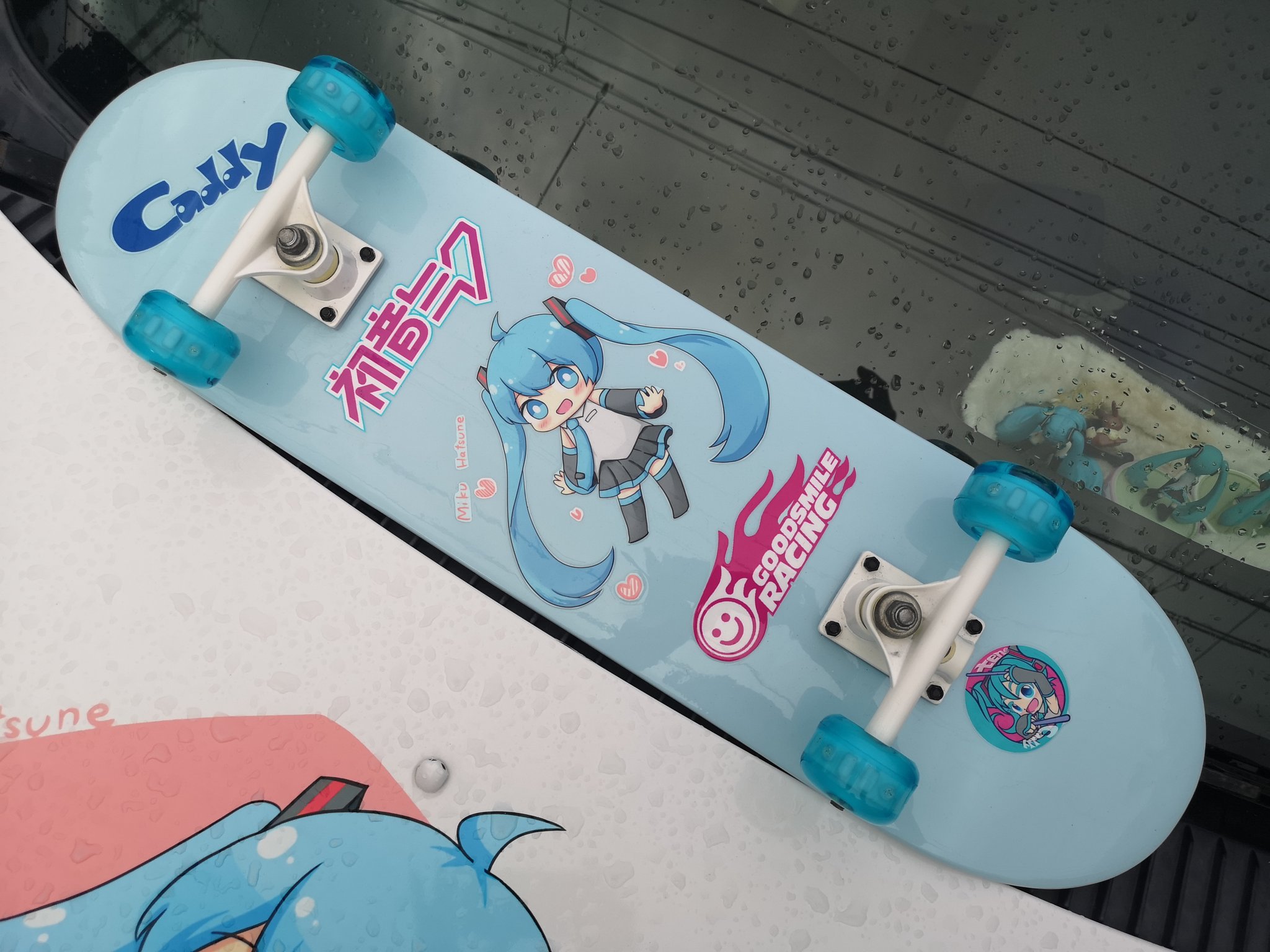 みくてん 痛スケボー完成 ボロボロだったスケボーがピカピカになった もったいなくて乗れないので展示用かな W イラスト ねこみん様 Nukotun Twitterアイコンイラスト しこしこ麺大先生 Sikomen3 いつも可愛いイラストありがとうござい