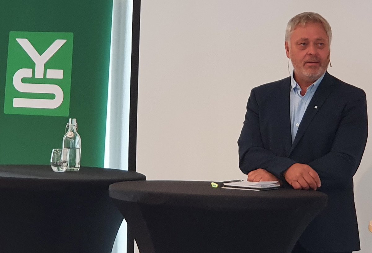 - Partssamarbeidet fungerer ikke godt nok. Det blir litt leke-deltakelse. Jeg er ikke sikker på om det blir bedre med regjeringsskifte. Vi har sett før at da trekkes bare deler av fagforeningsbransjen inn, sier <a href="/Erikkollerud/">Erik Kollerud</a> <a href="/YSNorge/">YS</a> -leder  #YSArbeidslivsbarometeret