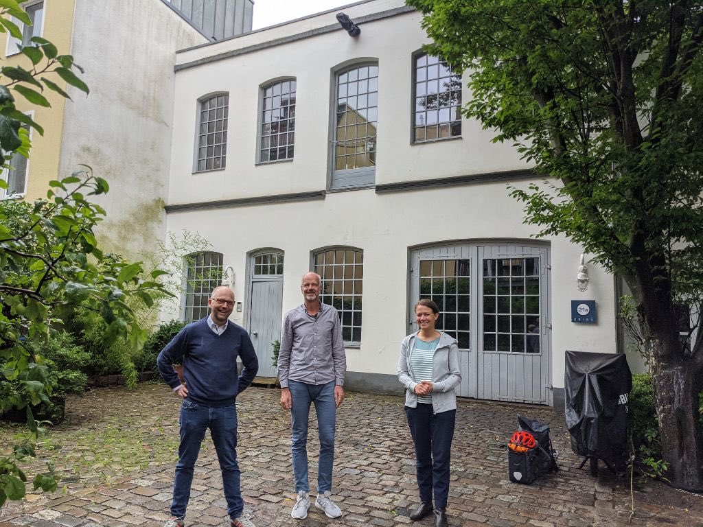 till_steffen's tweet photo. Ein neuer Ort für die Fotografie in Hamburg?
@MiriamPutz & ich haben uns gestern von Fotograf Florian Geiss interessante Pläne für die Müggenkampstraße vorstellen lassen. Demnächst mehr: #FotoKamp
@GrueneEimsbusch https://t.co/nTl88TPMbF