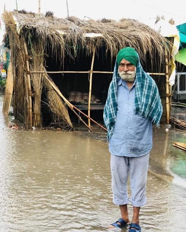 ssukhdev737's tweet image. आज ऐतिहासिक किसान आन्दोलन का 265 वां दिन है,
मोदी सरकार किसानों के लिये बनी हुई फसल खरीद मण्डियों को आखिर क्यों खत्म करना चाहती है???
#ModiWillDestroyAPMC