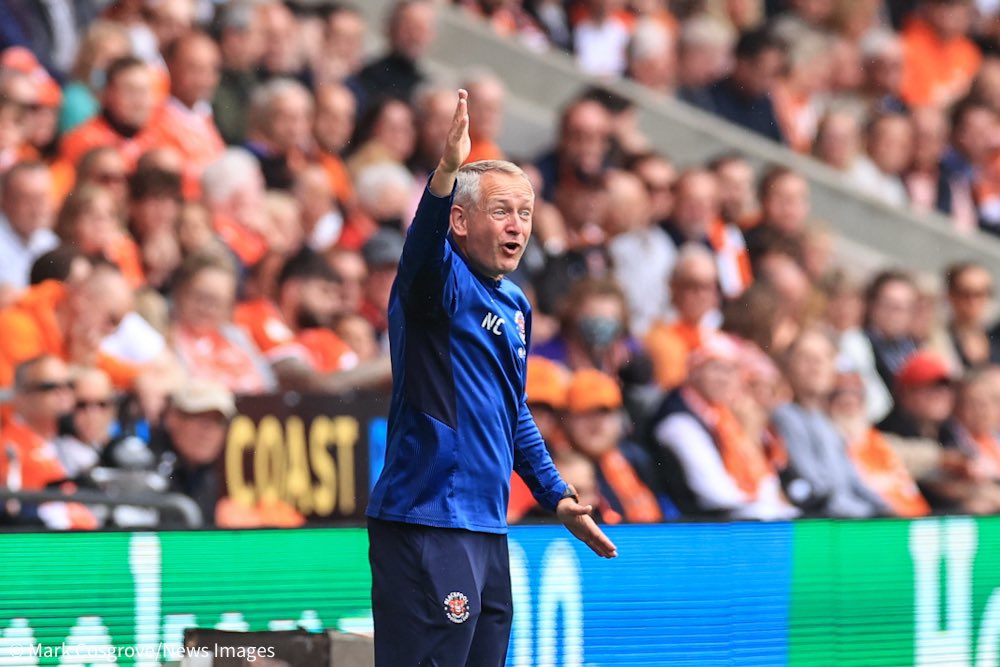 Mark_Cozy's tweet photo. Neil Critchley will be in action with his @BlackpoolFC this evening as the Seasiders take on @Coventry_City in the @SkyBetChamp at Bloomfield Road.
#blackpoolfc #UTMP #seasiders #skybetchamp #NewsImages #MarkCozy https://t.co/o6vrd1FJxQ