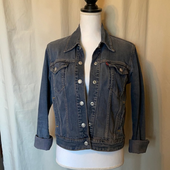 ariventures's tweet photo. So good I had to share! Check out all the items I'm loving on @Poshmarkapp #poshmark #fashion #style #shopmycloset #levis #forever21 #freepeople: https://t.co/OenNjyEHY3 https://t.co/k4qTtw4Gv2