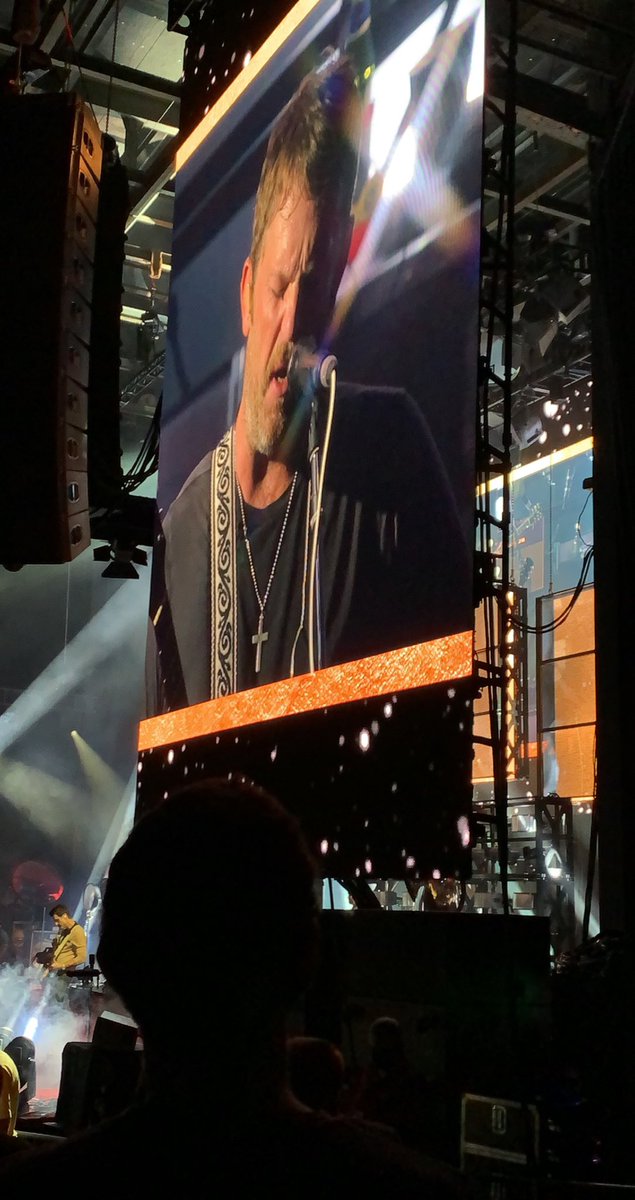 sungjunhi's tweet photo. i’ve been waiting almost 13 years to see my favorite band on stage! @KingsOfLeon have been with me since 2008 when I would listen to to their music on the bus ride to 6th grade, on the way to hockey games with my dad and even during the hardest parts of my life. Thank you guys💗 https://t.co/nvDqI2KAhw