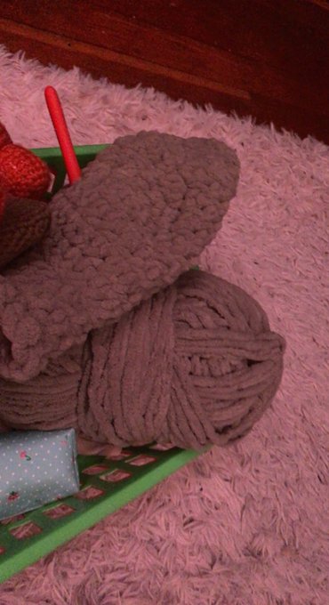 Is this yarn brown or grey? 🤔🤔 https://t.co/4aKOYXnpgW<a href="/tag/cancelonlyfans"class="tags"><span>#cancelonlyfans</span></a>