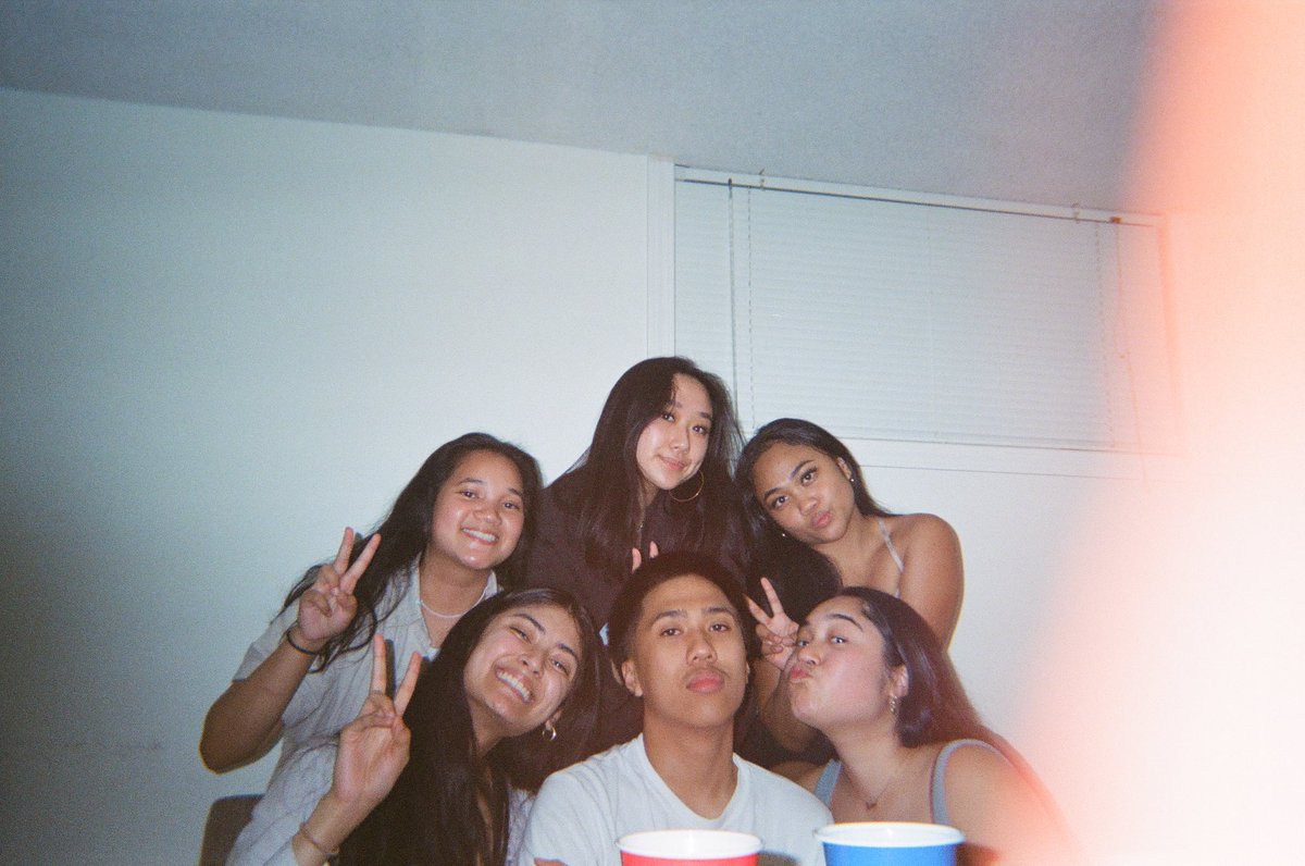 joqnd's tweet photo. forever my lifelines <3 https://t.co/mpNUJudpqj