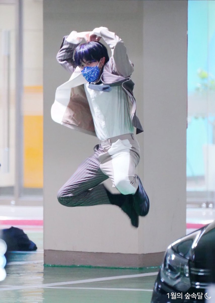 giukcatboy's tweet photo. kitties jump very high bc they have love stored in they feeties ! 🥰

@official_ONEWE #ONEWE #CYA https://t.co/bFXeM7gqsi