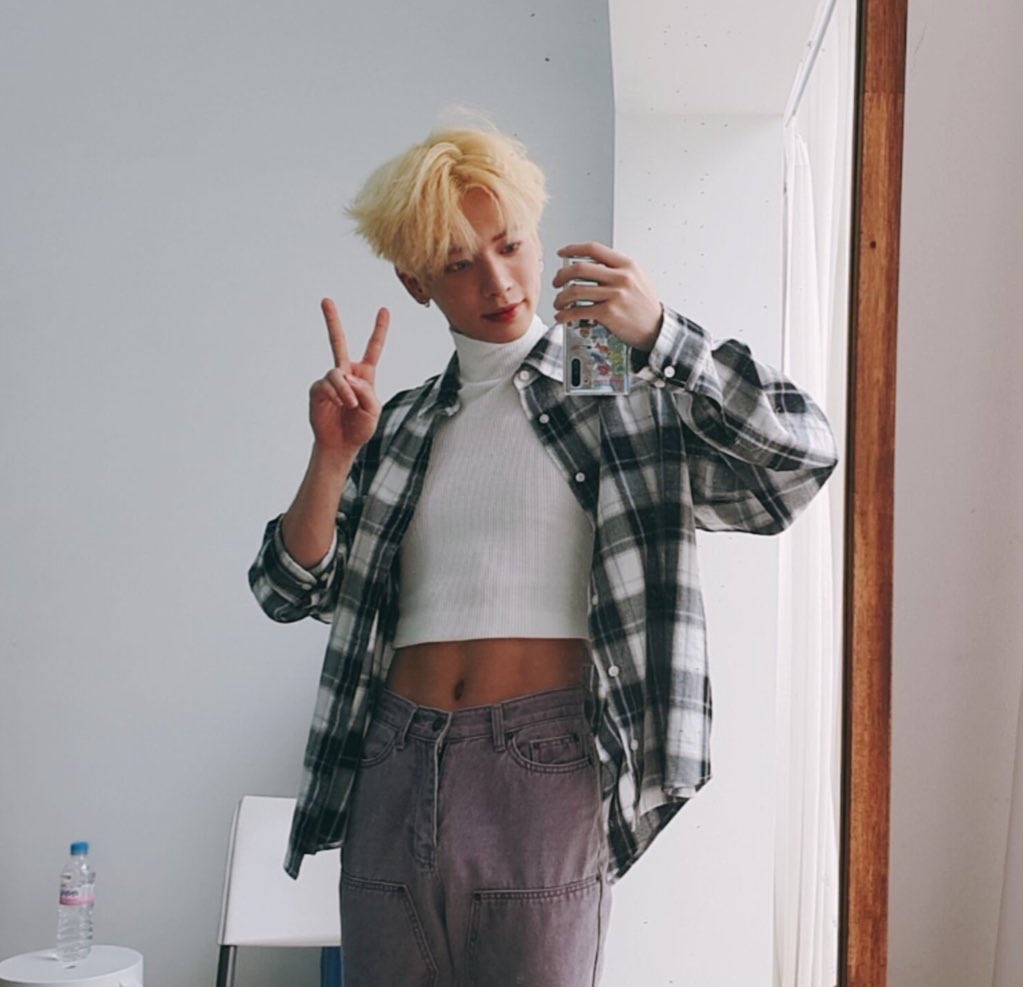 แฟชั่นไม่มีเพศจริง ผู้ชายก็ใส่เดรสใส่ครอปใส่สายเดี่ยวได้เหมือนกันหมดอะ ชอบที่ทีเร้กนำเสนอตรงนี้อยู่ตลอดเลย ดีจัง T 𓈒 T