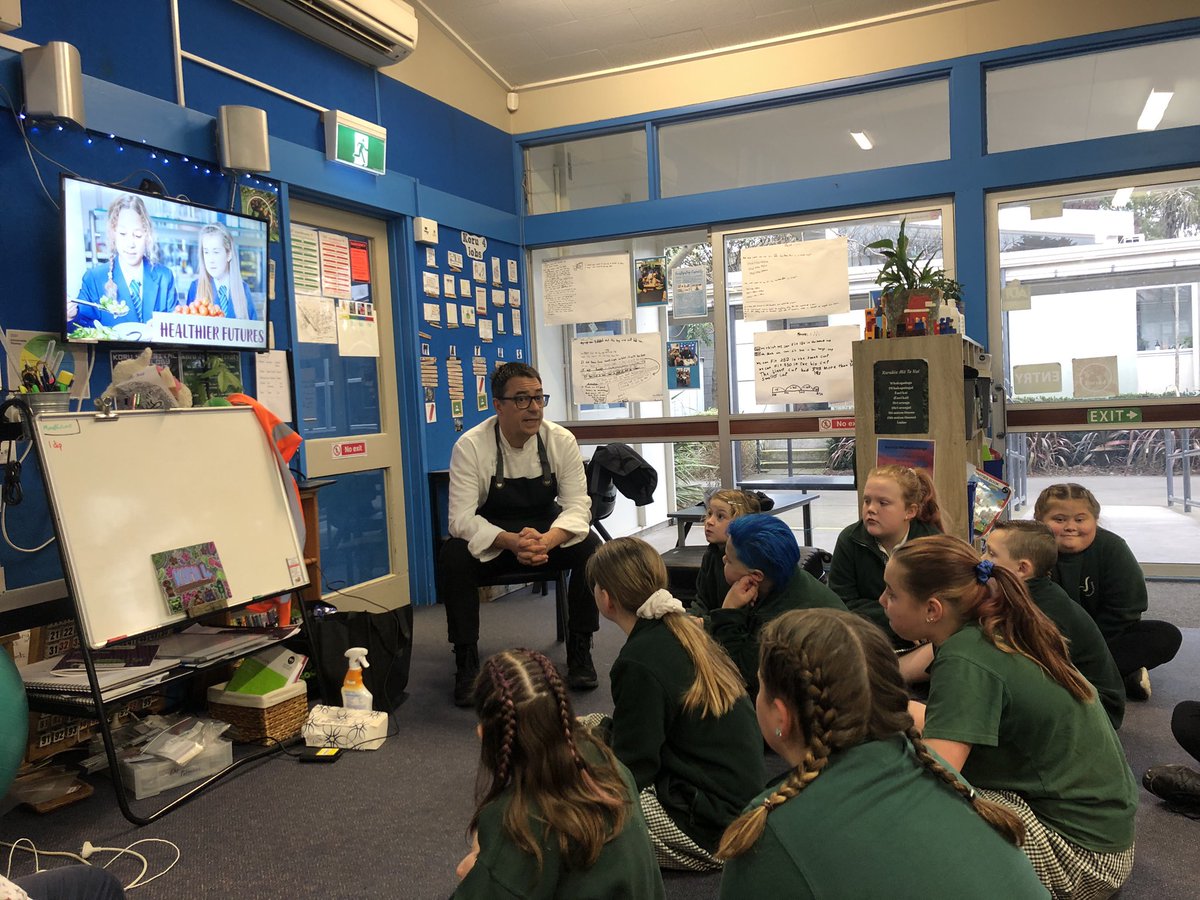 koru4bromley's tweet photo. This morning we had a surprise visit from @MasterchefBrett. We were fascinated with the information that he shared with us around our healthy school lunches and how we can help to make wise consumer choices that can benefit everyone. Thank you for inspiring us! #bromleyschoolnz https://t.co/Y4rpagjEWc