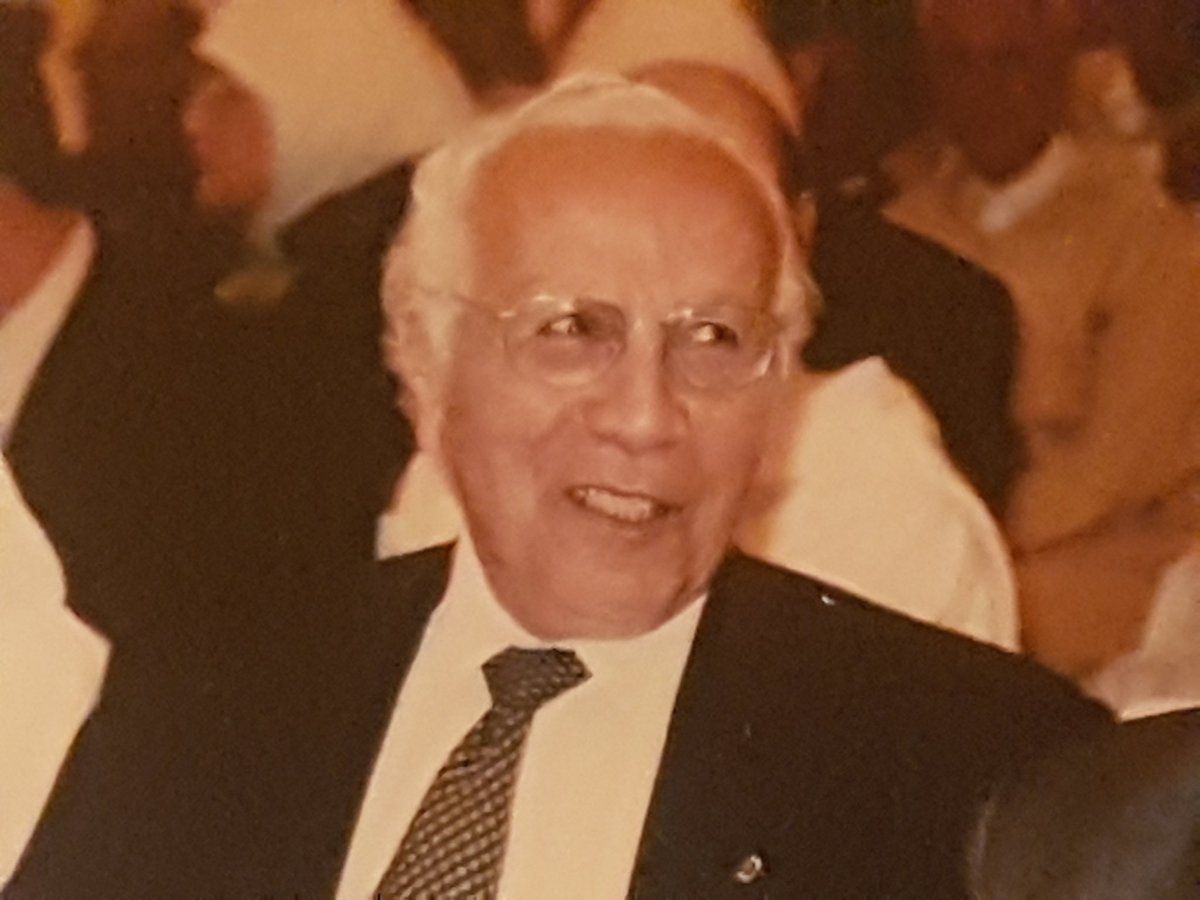 a_boucetta's tweet photo. Il avait fondé la Fédération royale marocaine de foot, le Comité olympique marocain, l'Ordre national des médecins...
Le Dr Omar Boucetta, mon père, est décédé cette nuit dans sa 101ème année. 
Repose en paix. https://t.co/imvfduV9eI