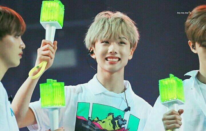 Fanboy Ganteng

— Jisung Lokal AU
© stroverikuning
