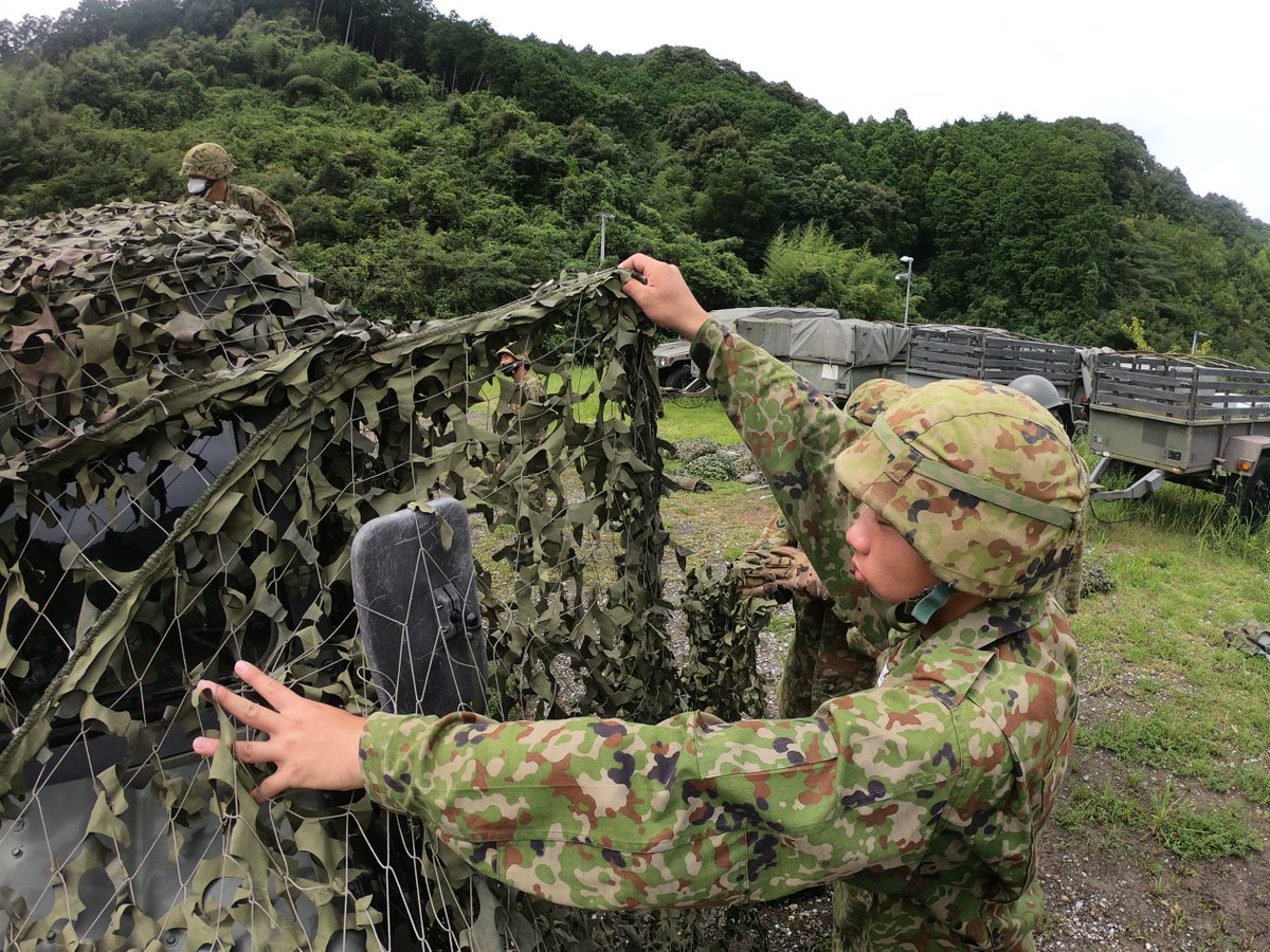 高知駐屯地新隊員の日常】 今日は、偽装訓練の様子をお伝えします