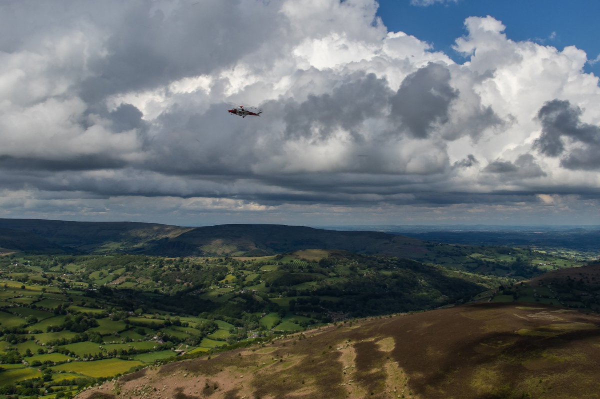 Fly past by mountain rescue
#sugarloafmountain #mountainrescue #breconbeacons #landscape #landscapephotography #appicoftheweek #nationaltrust #visitwales #discovercymru #photography #PhotoOfTheDay #canonphotography #canonuk #hikingadventures #hiking #blackmountains #nature
