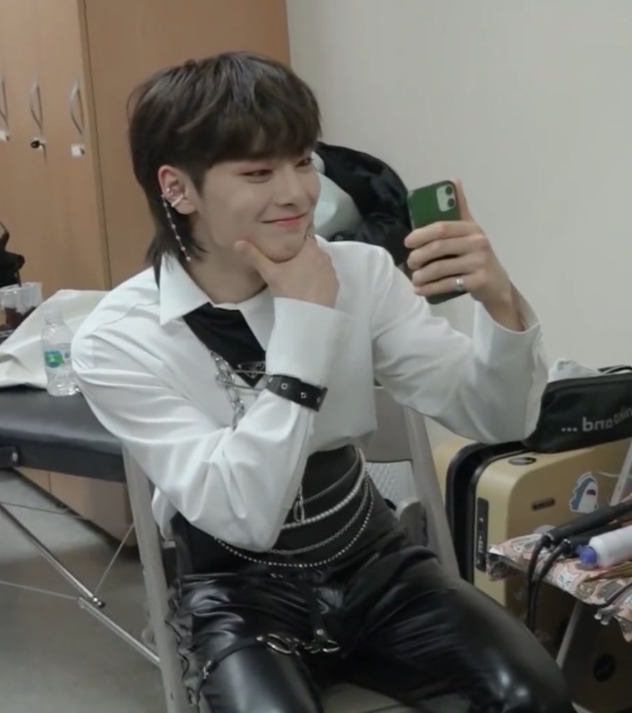 jeongin feed tweet media