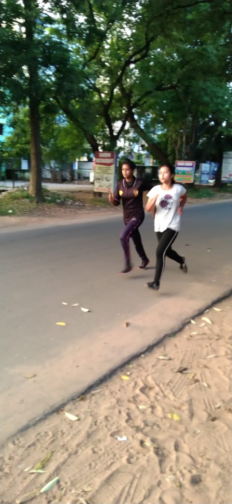 MalakarTrisha's tweet photo. @adgpi @FitIndiaOff @mygovindia @HQ_DG_NCC @nccwbskm 
Fit India run 2.0 
By JUO Trisha Malakar and CDT Sita Dosad
5 Bengal Girls Battalion
Burdwan Group
West Bengal and Sikkim Directorate
#fitindiafreedomrun https://t.co/NMhOffXlK6