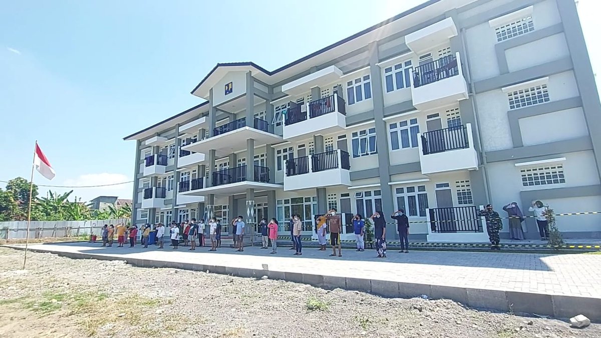 Warga Sleman DIY memperingati hari kemerdekaan Indonesia ke-76 saat sedang menjalani isolasi di Isolasi terpusat UNY, Yogyakarta. <a href="/humas_jogja/">Humas Pemda DIY</a>