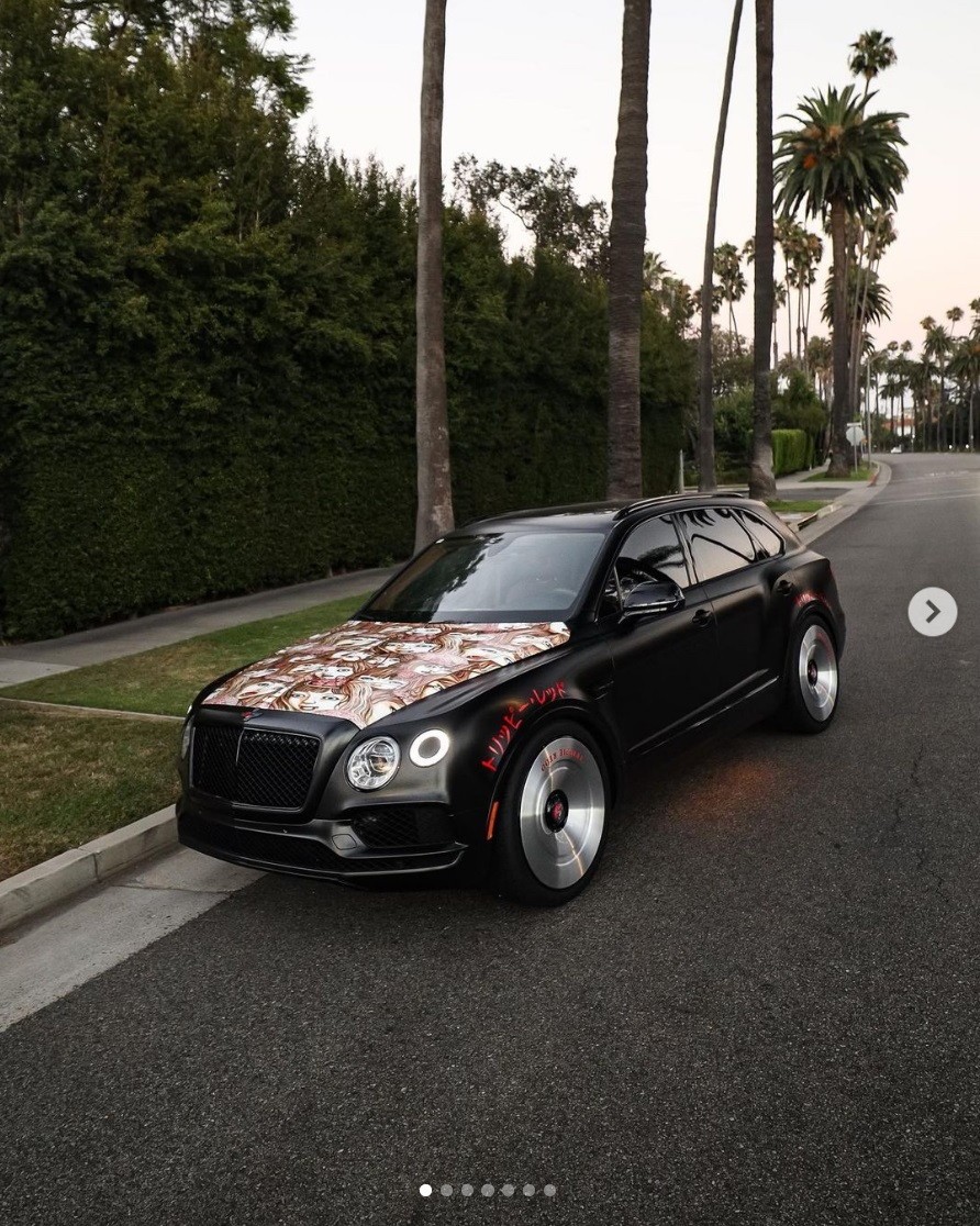 StaxCooks's tweet photo. Trippie Redd's Bentley Bentayga. 🙃😬 https://t.co/aUDdhthym8